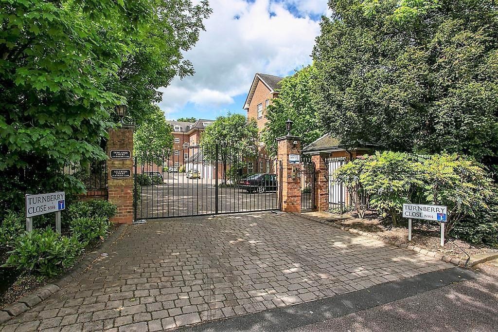 Turnberry Close, Hendon, NW4, London